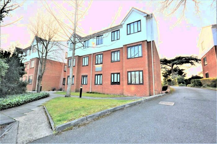 1 Bedroom Flat To Rent In Lyonsdown Road, Barnet, EN5