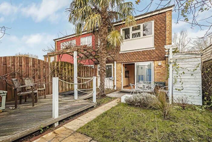 3 Bedroom Property For Sale In Buckingham Gardens, West Molesey, KT8