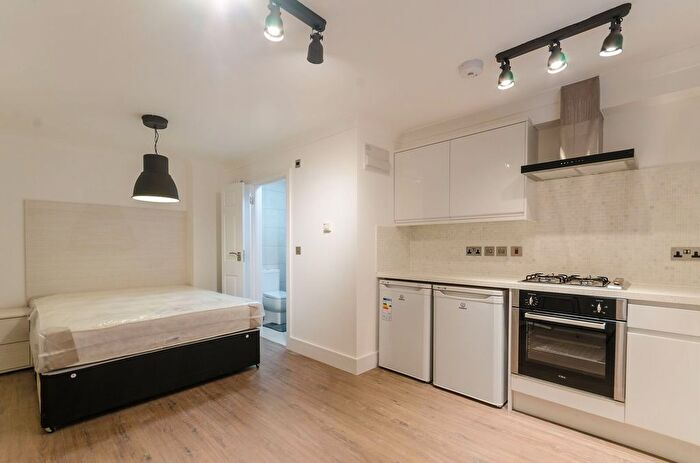 Studio To Rent In High Road, Wood Green, London, N22