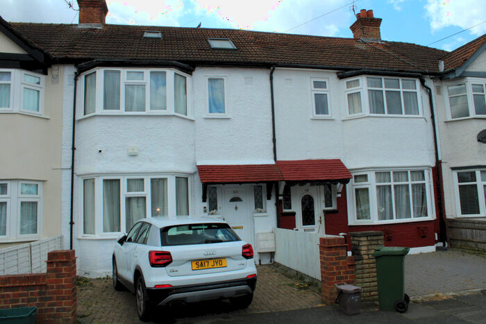 4 Bedroom House To Rent In Cobham Avenue, KT3