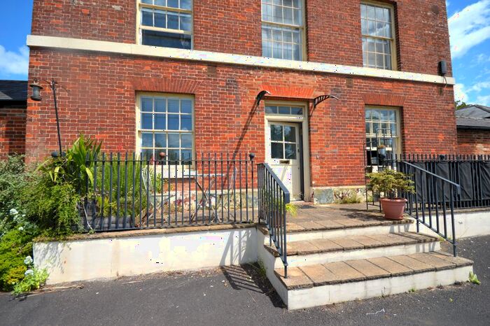 2 Bedroom Flat To Rent In Warminster Road, Wilton, Salisbury, SP2