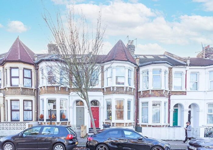 3 Bedroom Terraced House For Sale In Prince George Road, London, N16