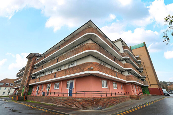 2 Bedroom Apartment For Sale In Barnfield Road, Woolwich, SE18
