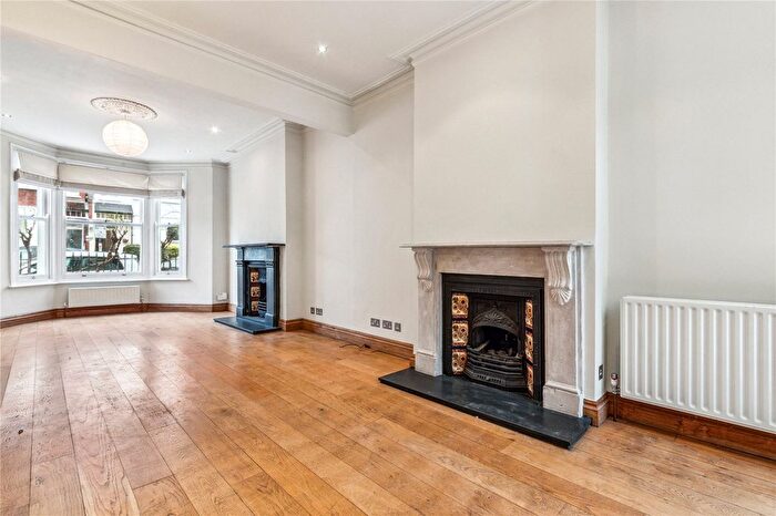 4 Bedroom Property To Rent In Mysore Road, London, SW11