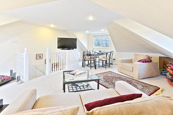 2 Bedroom Flat To Rent In Westbere Road London, NW2