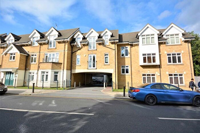 2 Bedroom Flat To Rent In Trinity Avenue, Enfield, EN1