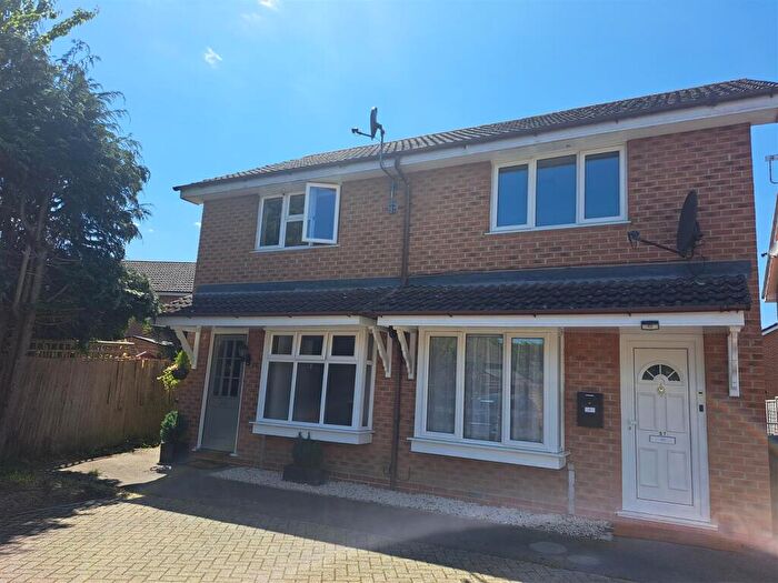 2 Bedroom Semi Detached House To Rent In Vernon Close, Ottershaw, KT16