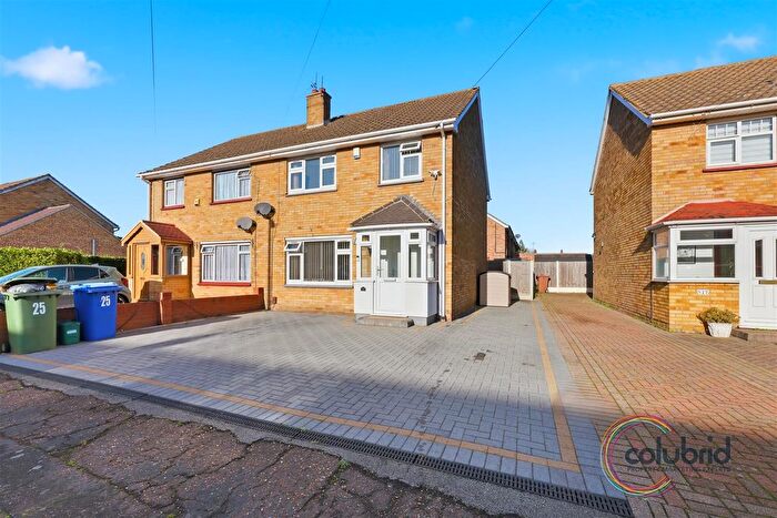 3 Bedroom Semi Detached House For Sale In Wickham Road, Grays, RM16