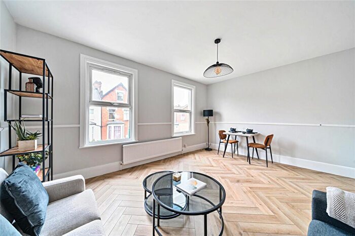 2 Bedroom Flat To Rent In Hampshire Road, Wood Green, London, N22