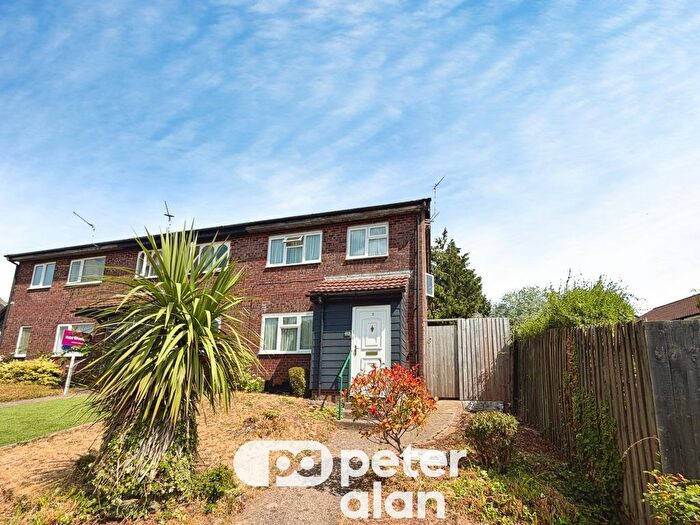 3 Bedroom End Terrace House To Rent In Oakridge, Cardiff, CF14