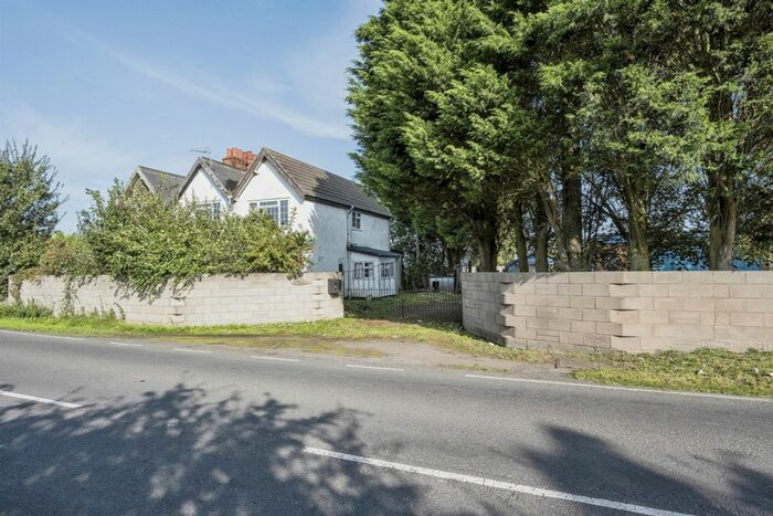 4 Bedroom Semi-Detached House For Sale In Bankside, Thorne, Doncaster, DN8