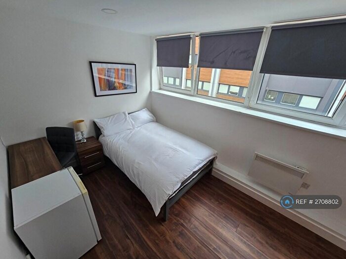 Studio To Rent In Modern Studio In Newcastle-Under-Lyme, Newcastle-Under-Lyme, ST5