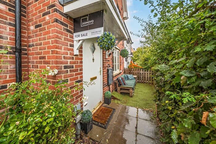 3 Bedroom Terraced House For Sale In Bargroves Avenue, St Neots, PE19