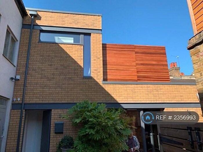 Studio To Rent In The Old Stable House, London, SE22