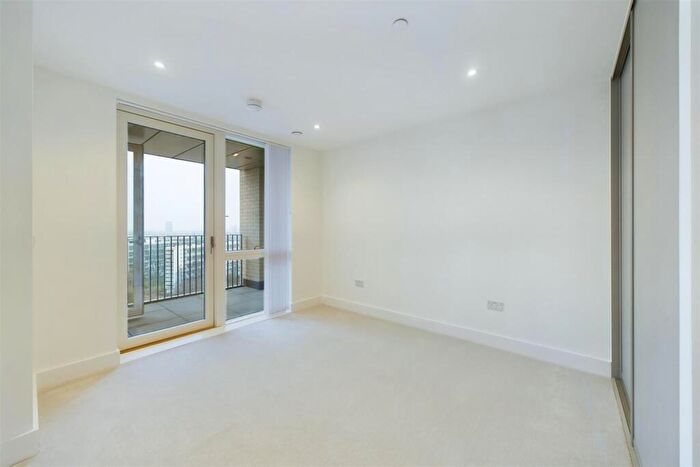 1 Bedroom Flat To Rent In Herne Hill Road, London, SE24