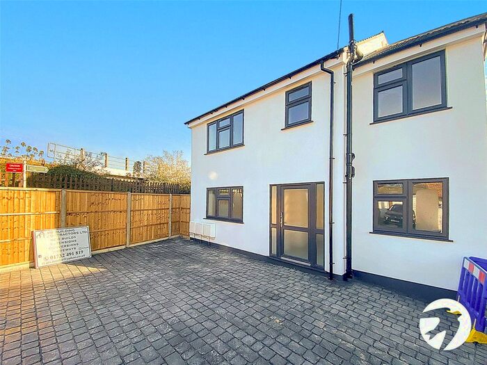 3 Bedroom Flat To Rent In Clifton Road, Welling DA16