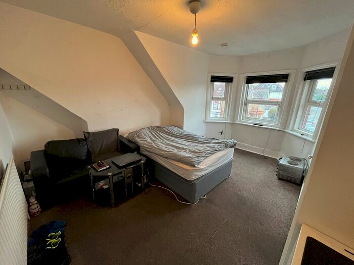 Studio To Rent In Holdenhurst Road, Bournemouth, BH8