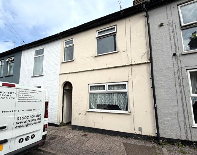2 Bedroom Terraced House For Sale In Clifton Road, Lowestoft, Suffolk, NR33