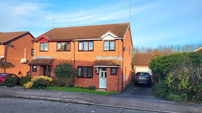 3 Bedroom Semi Detached House For Sale In Temple Grange, Peterborough, PE4