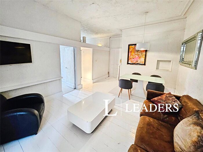 1 Bedroom Flat To Rent In The Drive, Hove, East Sussex, BN3