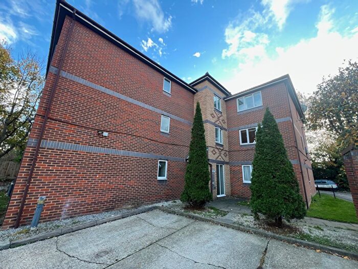 1 Bedroom Flat To Rent In Eleanor Way, Waltham Cross, EN8