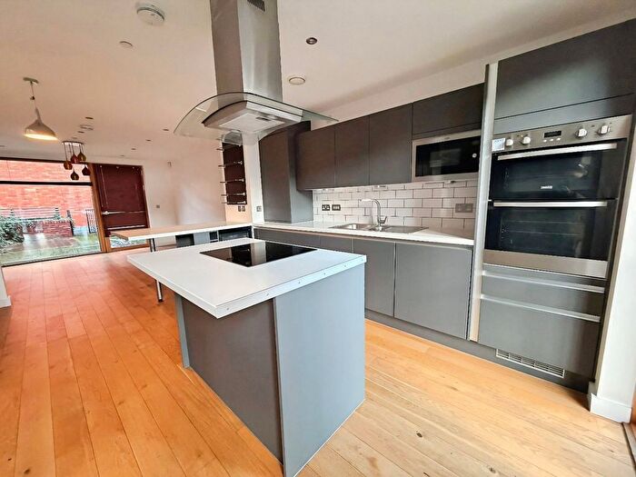 3 Bedroom Detached House To Rent In Barrow Street, Salford, M3