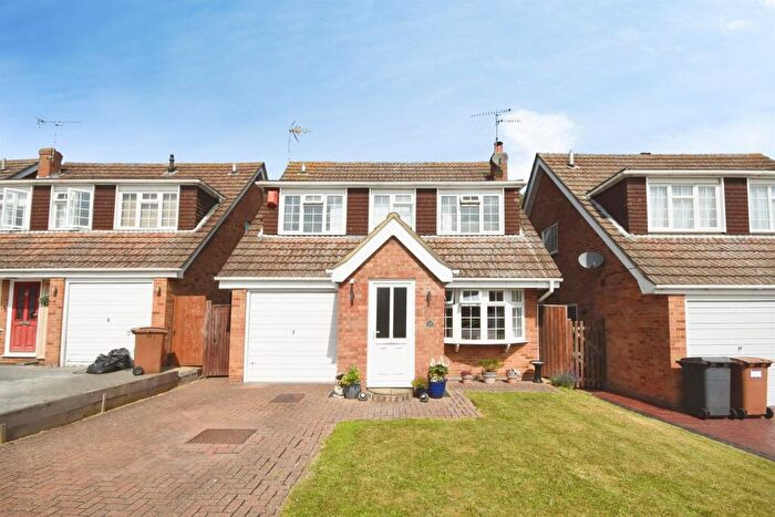 4 Bedroom Detached House For Sale In Honey Close, Great Baddow, Chelmsford, CM2
