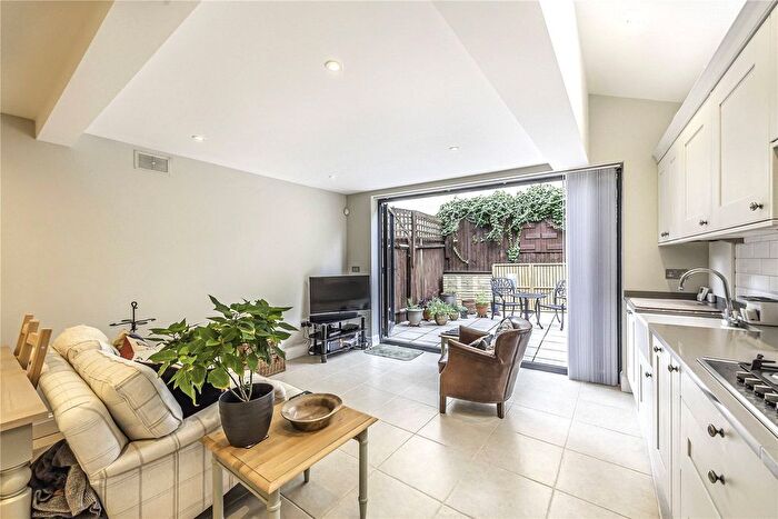 2 Bedroom Flat To Rent In Gascony Avenue, West Hampstead, London, NW6