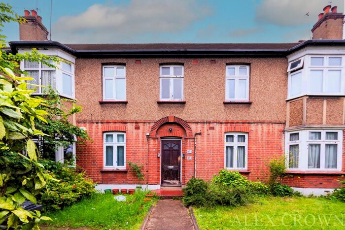 2 Bedroom Flat To Rent In Green Lanes, London, N21