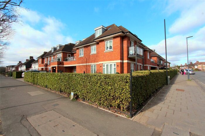 2 Bedroom Flat To Rent In Whitchurch Lane, Edgware, HA8