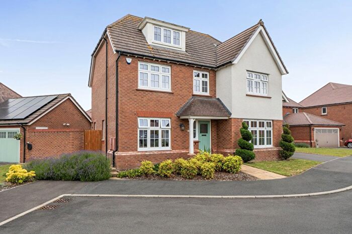 5 Bedroom Detached House For Sale In Jade Close, Swindon, SN25