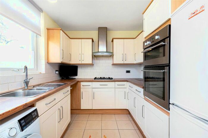 1 Bedroom Flat To Rent In Carminia Road, London, SW17