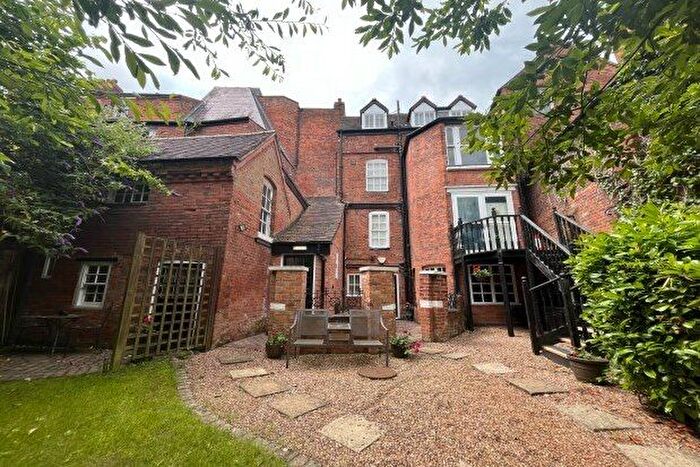 2 Bedroom Flat To Rent In High Street, Sutton Coldfield, B72