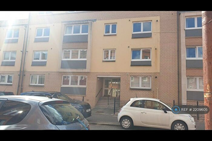 3 Bedroom Flat To Rent In Deanston Drive, Glasgow, G41