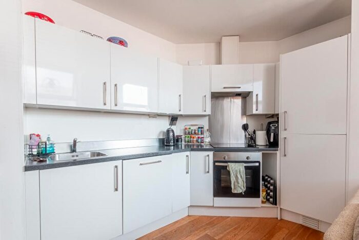 2 Bedroom Flat To Rent In Duckmoor Road, Bristol, BS3