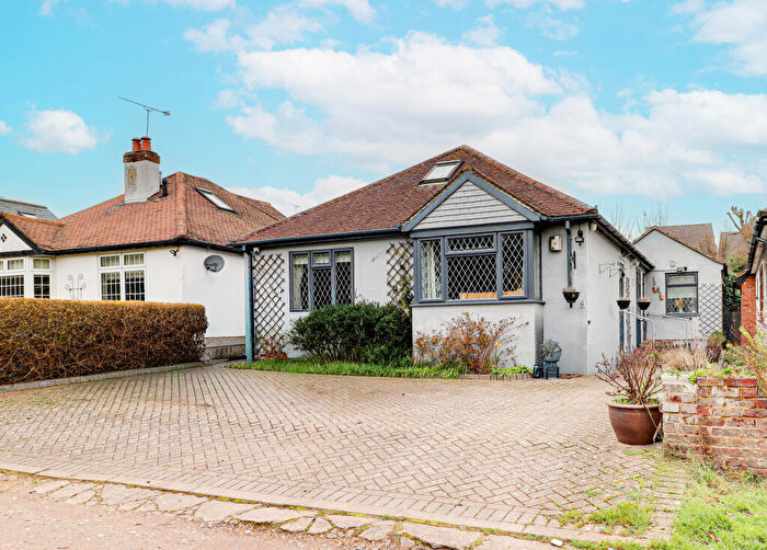 3 Bedroom Bungalow For Sale In Linden Road, Redbourn, AL3