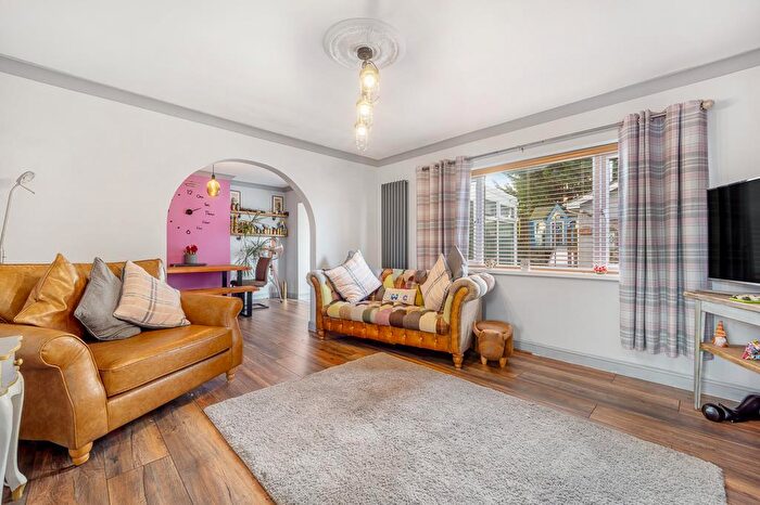 3 Bedroom Semi-Detached House For Sale In West Cobgate, Moulton, PE12