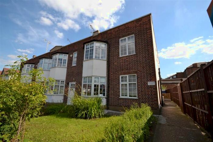 2 Bedroom Maisonette To Rent In Creighton Court, Creighton Avenue, East Finchley, N2