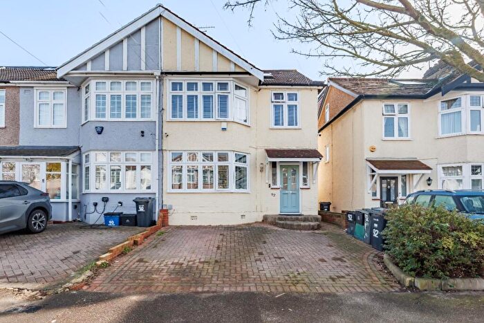 4 Bedroom End Of Terrace House For Sale In Canfield Road, Woodford Green, IG8