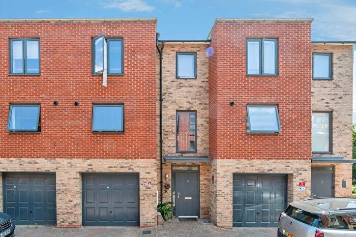 3 Bedroom Detached House For Sale In Library Crescent, Rainham, Essex, RM13