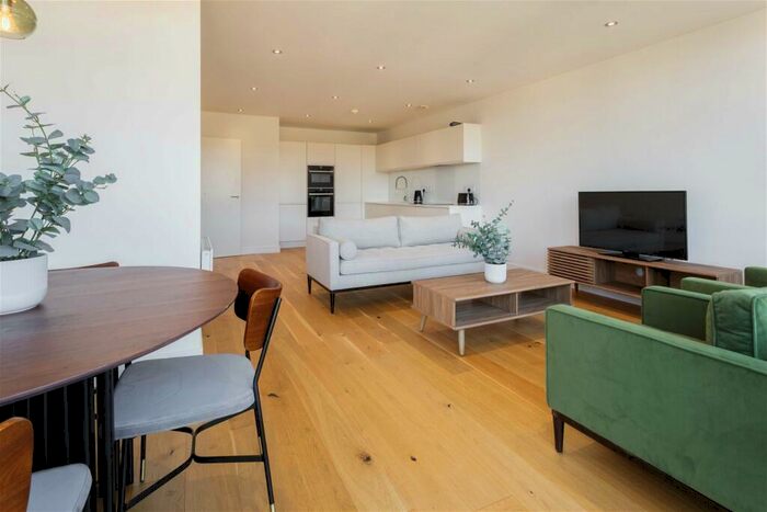 2 Bedroom Flat To Rent In Heygate Street, SE17