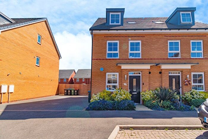 4 Bedroom Semi Detached House For Sale In Defiance Avenue, Brooklands, Milton Keynes, MK10