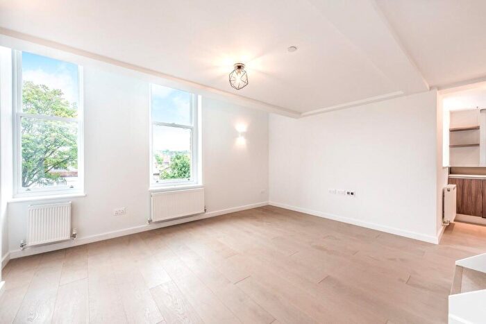 1 Bedroom Apartment To Rent In Compayne Gardens, South Hampstead, London, NW6