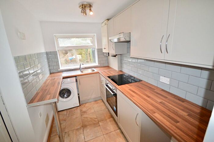 3 Bedroom Detached House To Rent In Lydgate Lane, Sheffield, South Yorkshire, S10