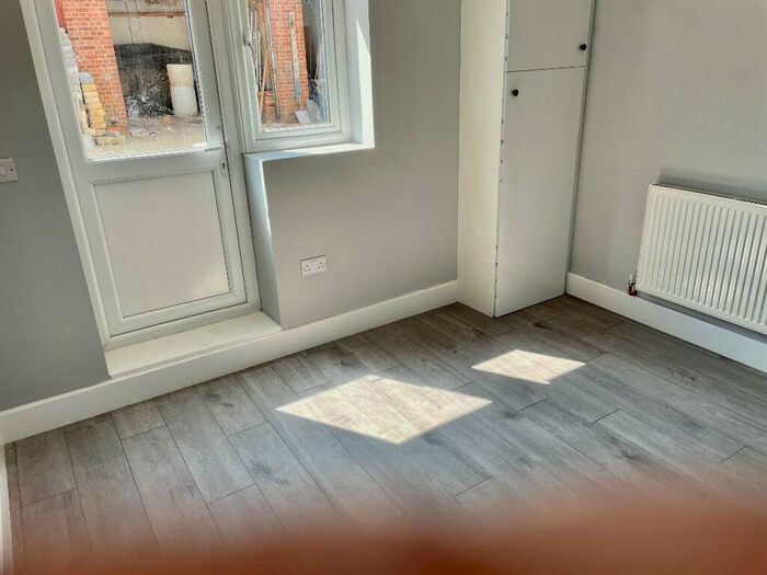 Studio To Rent In London Road, Southend-On-Sea, Essex, SS1