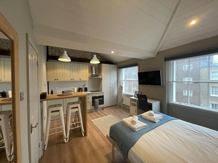 Apartment To Rent In Studio Flat, Gloucester Place, Baker Street, NW1