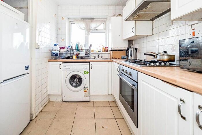 2 Bedroom Apartment For Sale In South Molton Road, London, E16