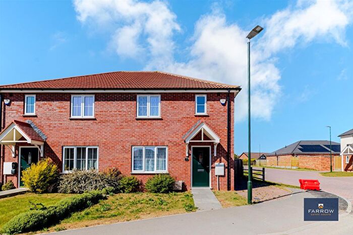 3 Bedroom Semi-Detached House To Rent In Bowfell Gardens, Scartho, Grimsby, DN33