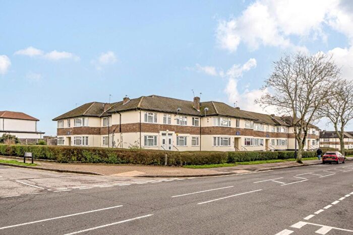2 Bedroom Maisonette For Sale In Kenton Lane, Harrow, HA3