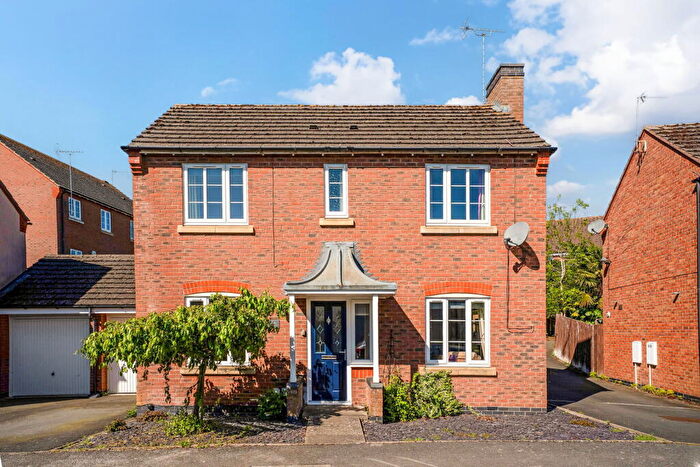 3 Bedroom Link Detached House For Sale In Railway Crescent, Shipston-on-stour, CV36